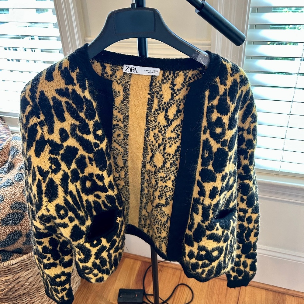 Zara Leopard Cardigan SZ M